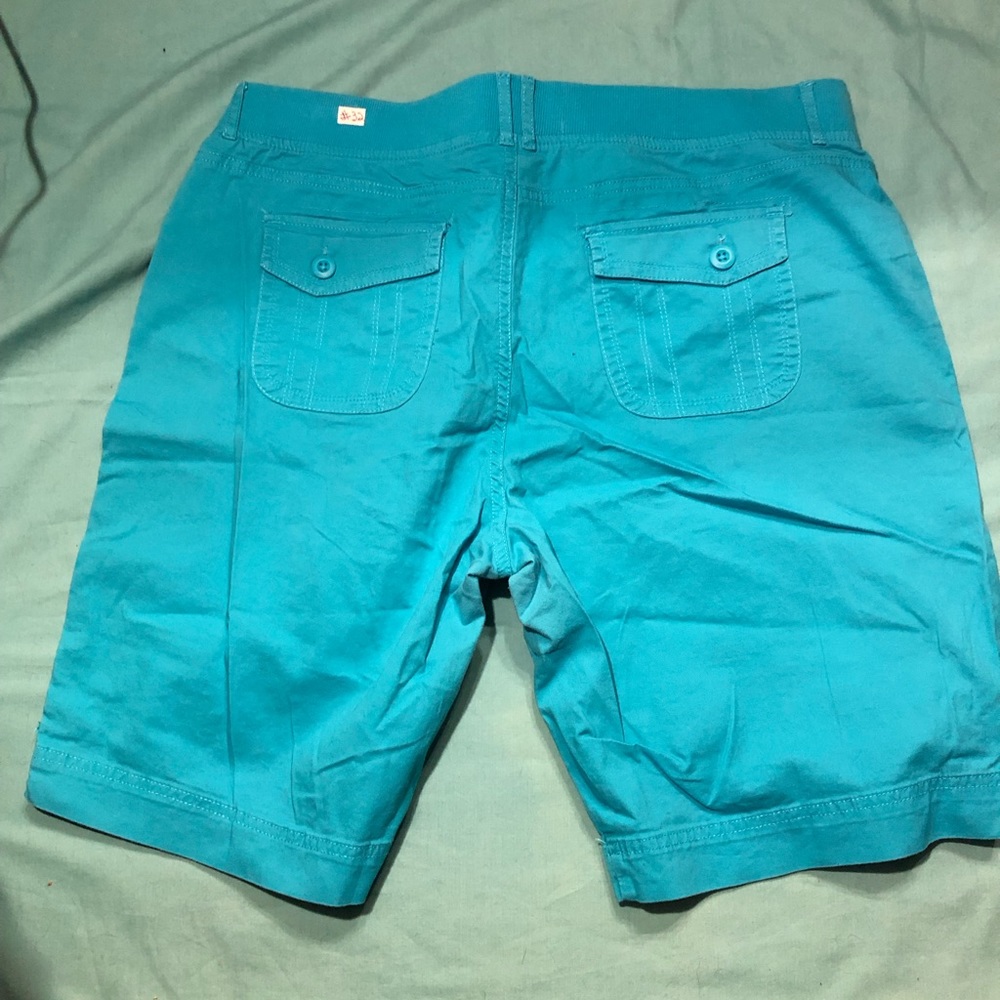 #32 shorts, blue colored, Gloria Vanderbilt, size: 16 - Picture 7 of 10